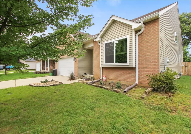 Photo 1 of Single family home for sale at 503 Meadowview Pl, Trenton, OH 45067 | MLS# 966747 | Listing updated on 2026-09-21