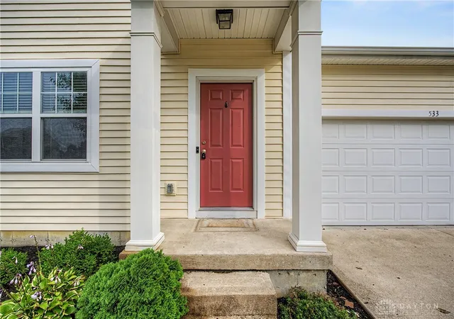 Photo 3 of Sale Pending at 533 Lake Front Dr, Lebanon, OH 45036 | MLS# 966326 | Listing updated on 2026-10-06