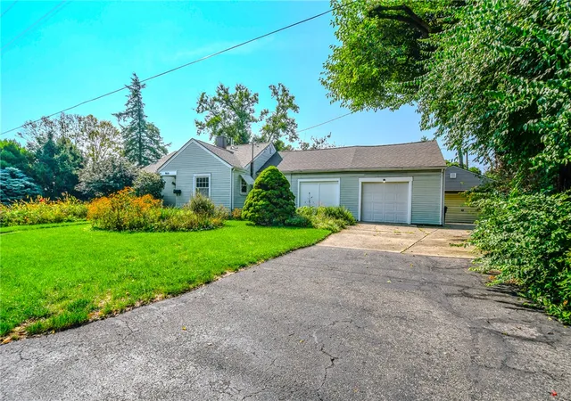 Photo 2 of Sale Pending at 960 East Dr, Dayton, OH 45419 | MLS# 966794 | Listing updated on 2026-09-22
