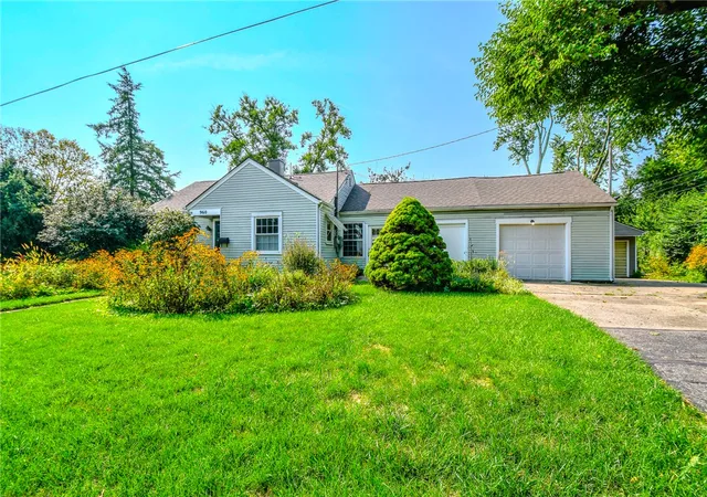 Photo 3 of Sale Pending at 960 East Dr, Dayton, OH 45419 | MLS# 966794 | Listing updated on 2026-09-22