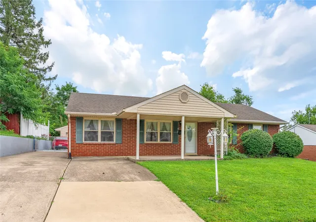 Photo 2 of Single family home for sale at 98 Moore Dr, Franklin, OH 45005 | MLS# 966652 | Listing updated on 2026-10-06