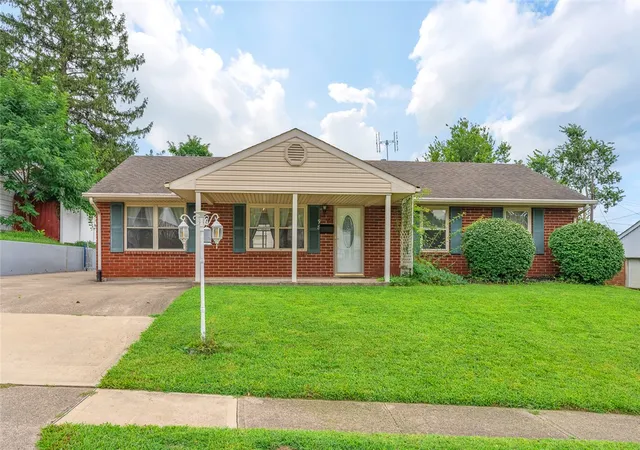 Photo 3 of Single family home for sale at 98 Moore Dr, Franklin, OH 45005 | MLS# 966652 | Listing updated on 2026-10-06