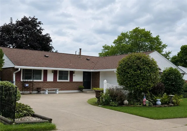 Photo 1 of Single family home for sale at 5702 Storck Dr, Dayton, OH 45424 | MLS# 966843 | Listing updated on 2026-09-19