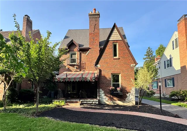 Photo 1 of Single family home for sale at 220 Greenmount Blvd, Oakwood, OH 45419 | MLS# 966912 | Listing updated on 2026-10-04