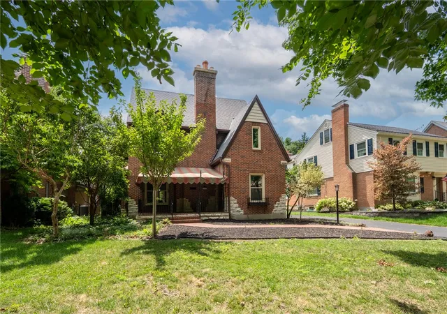Photo 3 of Single family home for sale at 220 Greenmount Blvd, Oakwood, OH 45419 | MLS# 966912 | Listing updated on 2026-10-04