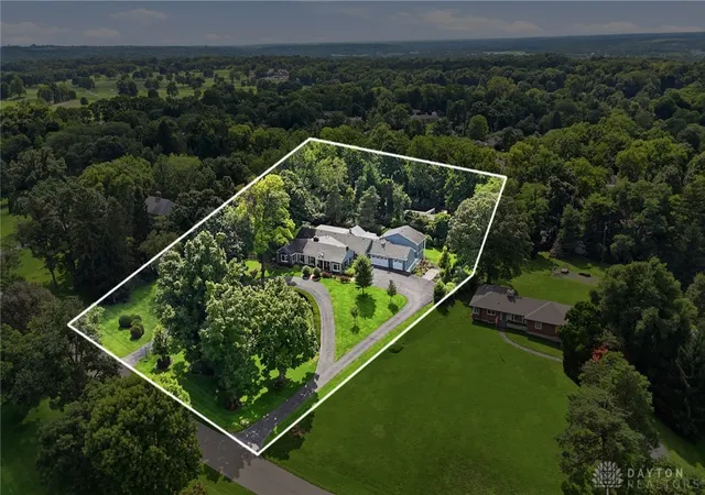Photo 2 of Mansion for sale at 4275 Trails End Dr, Dayton, OH 45429 | MLS# 966787 | Listing updated on 2026-09-20