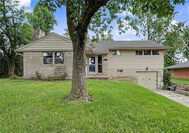 Photo 3 of Sale Pending at 306 E Meeker Ave, Greenville, OH 45331 | MLS# 966938 | Listing updated on 2026-09-02