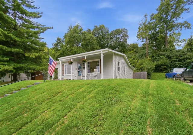 Photo 3 of Single family home for sale at 831 Johnson Ave, Miamisburg, OH 45342 | MLS# 966980 | Listing updated on 2026-09-16