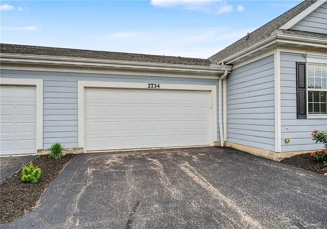 Listing Photo 2 - Condo for sale in building located at 2734 Cedarbrook Wy, Beavercreek, OH 45431