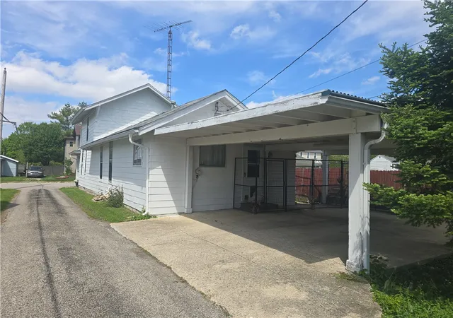 Photo 3 of Single family home for sale at 207 E Main St, New Paris, OH 45347 | MLS# 966279 | Listing updated on 2026-09-14