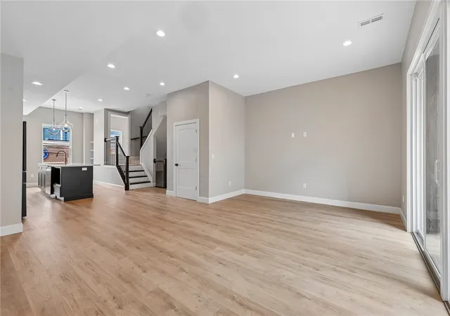 Photo 3 of Condo for sale at 3908 Edwards Rd #B, Cincinnati, OH 45209 | MLS# 966950 | Listing updated on 2026-09-16