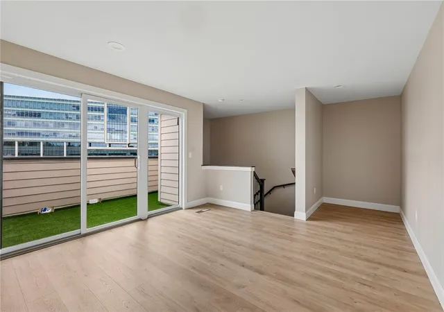 Listing Photo 5 - Condo for sale in building located at 3908 Edwards Rd, Cincinnati, OH 45209 - Unit #B