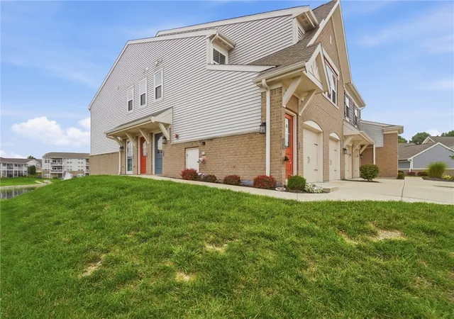 Listing Photo 3 - Condo for sale in building located at 45 N Old Pond Rd, Springboro, OH 45066