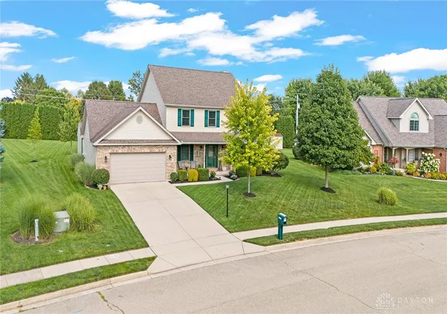 Photo 3 of Single family home for sale at 2555 Winfield Ct, Troy, OH 45373 | MLS# 967041 | Listing updated on 2026-10-04