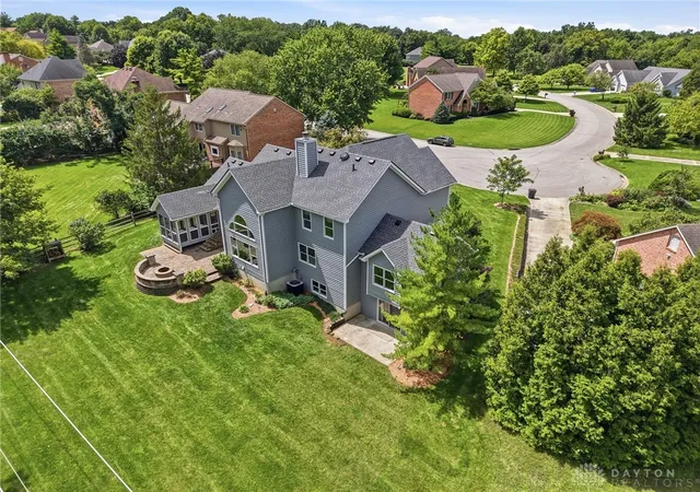 Photo 3 of Sale Pending at 7945 Woodglen Dr, West Chester, OH 45069 | MLS# 967142 | Listing updated on 2026-10-07