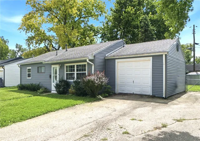 Photo 2 of Sale Pending at 10 Regina Dr, Fairborn, OH 45324 | MLS# 966908 | Listing updated on 2026-09-18