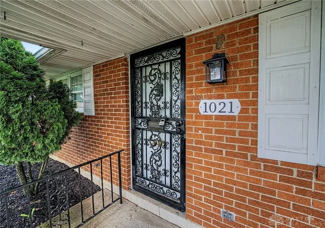 Photo 4 of Single family home for sale at 1021 Bethune Cir, Dayton, OH 45417 | MLS# 967197 | Listing updated on 2026-10-06