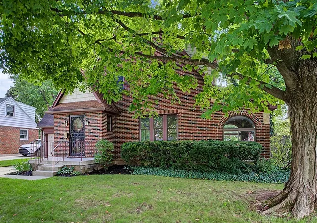 Photo 3 of Single family home for sale at 1820 Pembrook Rd, Springfield, OH 45504 | MLS# 967192 | Listing updated on 2026-09-13