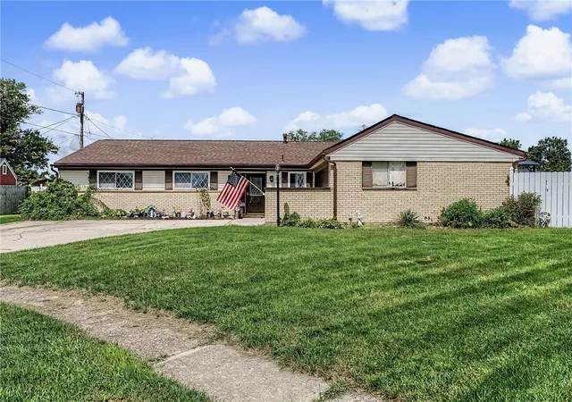 Photo 1 of Sale Pending at 7013 Cologne Pl, Huber Heights, OH 45424 | MLS# 966830 | Listing updated on 2026-09-07