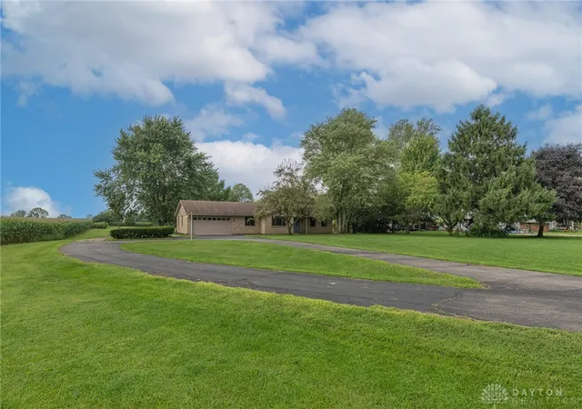 Photo 3 of Single family home for sale at 4845 Broadway Rd, Springfield, OH 45502 | MLS# 967235 | Listing updated on 2026-09-05