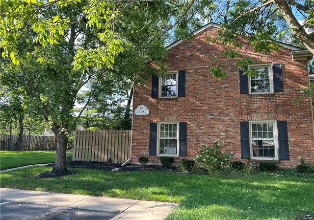 Condo for sale at 61 Winchester Pl #H, Centerville, OH 45458 | MLS# 967105