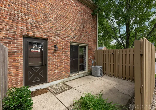 Listing Photo 4 - Condo for sale in building located at 61 Winchester Pl, Centerville, OH 45458 - Unit #H