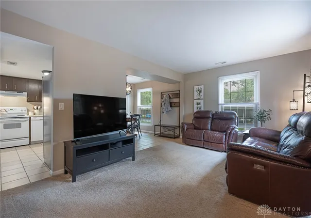 Listing Photo 5 - Condo for sale in building located at 61 Winchester Pl, Centerville, OH 45458 - Unit #H