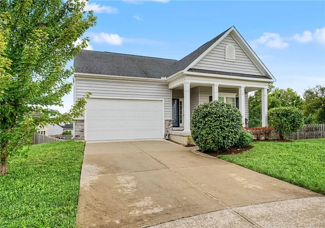 Photo 2 of Single family home for sale at 562 Recess Dr, Riverside, OH 45404 | MLS# 967242 | Listing updated on 2026-09-03