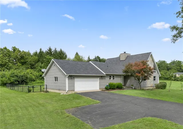 Photo 3 of Single family home for sale at 7040 Frederick Pike Pike, Vandalia, OH 45414 | MLS# 966981 | Listing updated on 2026-10-04
