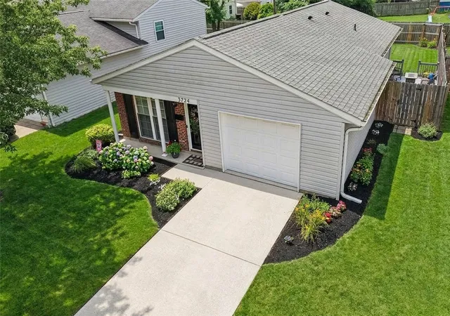 Photo 2 of Sale Pending at 3724 Ellis Wy, Middletown, OH 45044 | MLS# 967228 | Listing updated on 2026-10-04