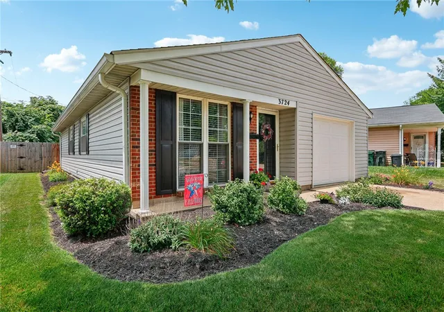 Photo 3 of Sale Pending at 3724 Ellis Wy, Middletown, OH 45044 | MLS# 967228 | Listing updated on 2026-10-04