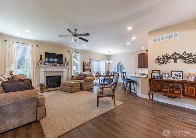 Photo 3 of Sale Pending at 5 Rockview Ct, Springboro, OH 45066 | MLS# 967270 | Listing updated on 2026-09-02