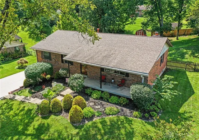 Photo 2 of Single family home for sale at 2109 Vemco Dr, Bellbrook, OH 45305 | MLS# 967365 | Listing updated on 2026-08-31