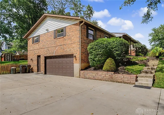 Photo 3 of Single family home for sale at 2109 Vemco Dr, Bellbrook, OH 45305 | MLS# 967365 | Listing updated on 2026-08-31