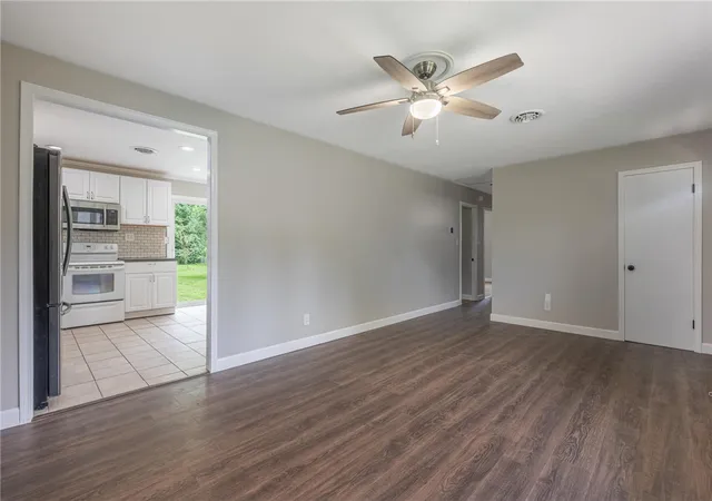 Photo 4 of Single family home for sale at 3382 Valley Wood Dr, Dayton, OH 45429 | MLS# 967371 | Listing updated on 2026-10-21