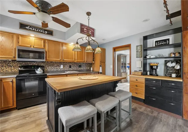 Photo 4 of Single family home for sale at 2400 Yuma Dr Dr, London, OH 43140 | MLS# 967168 | Listing updated on 2026-10-04