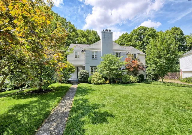 Photo 3 of Single family home for sale at 19 Lookout Dr, Oakwood, OH 45419 | MLS# 967392 | Listing updated on 2026-09-03