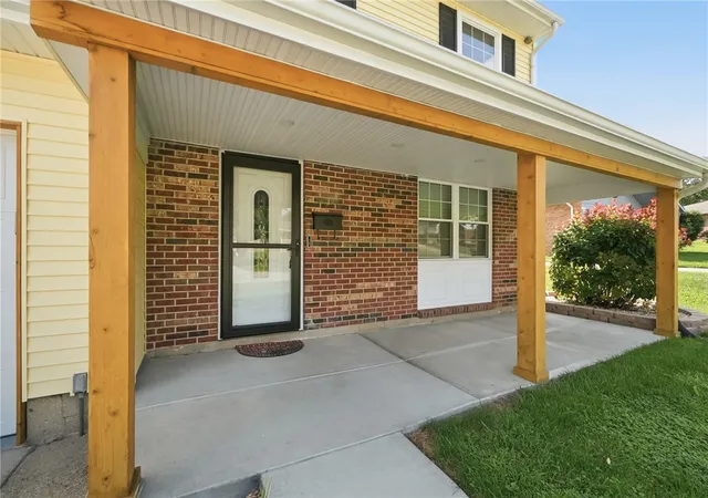 Photo 3 of Single family home for sale at 1314 Brentwood St, Middletown, OH 45044 | MLS# 967471 | Listing updated on 2026-09-14