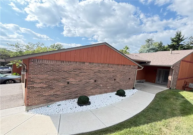Condo for sale at 131 Shenandoah Trl, Dayton, OH 45449 | MLS# 967521