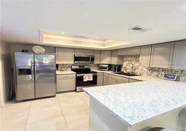 Listing Photo 4 - Condo for sale in building located at 131 Shenandoah Trl, Dayton, OH 45449