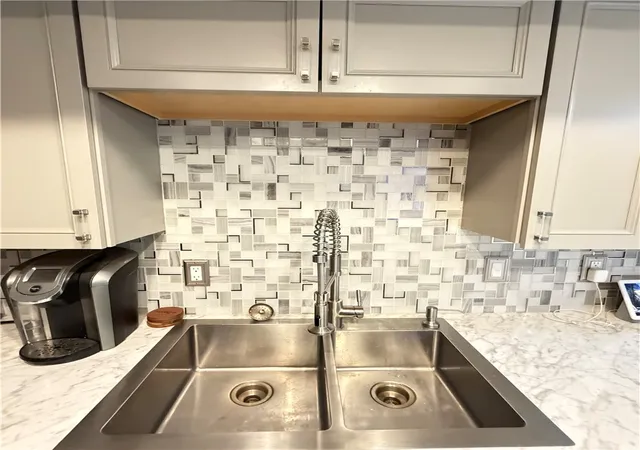 Listing Photo 5 - Condo for sale in building located at 131 Shenandoah Trl, Dayton, OH 45449