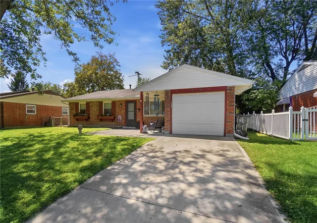 Photo 2 of Sale Pending at 916 Falmouth Ave, Piqua, OH 45356 | MLS# 967297 | Listing updated on 2026-08-31