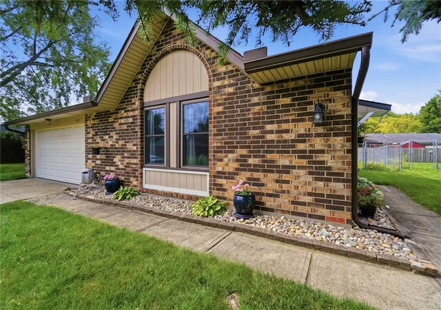 Photo 2 of Single family home for sale at 8353 Schoolgate Dr, Huber Heights, OH 45424 | MLS# 967403 | Listing updated on 2026-09-13