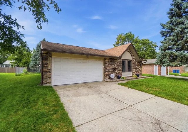 Photo 3 of Single family home for sale at 8353 Schoolgate Dr, Huber Heights, OH 45424 | MLS# 967403 | Listing updated on 2026-09-13