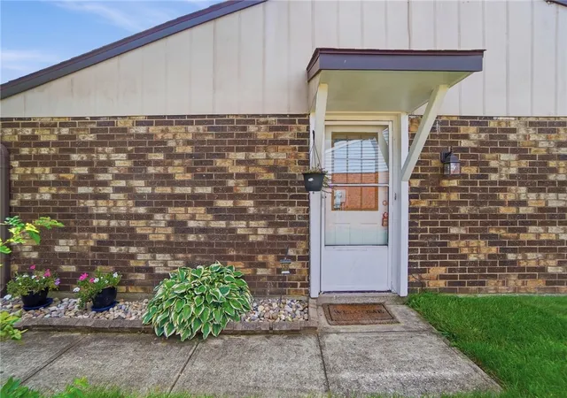 Photo 3 of Single family home for sale at 8353 Schoolgate Dr, Huber Heights, OH 45424 | MLS# 967403 | Listing updated on 2026-09-13