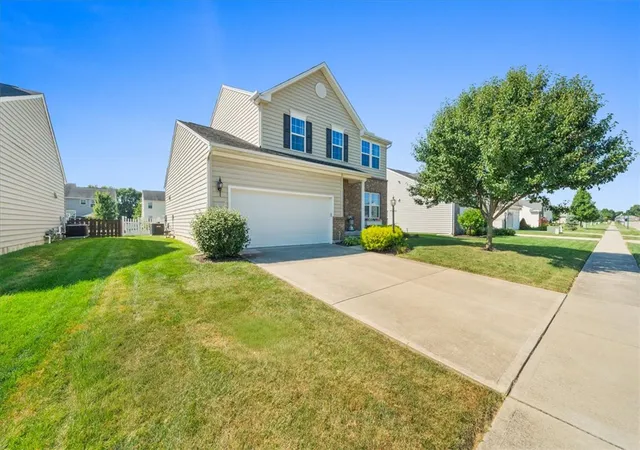 Photo 2 of Single family home for sale at 7119 Bluestream Dr, Tipp City, OH 45371 | MLS# 967540 | Listing updated on 2026-09-13