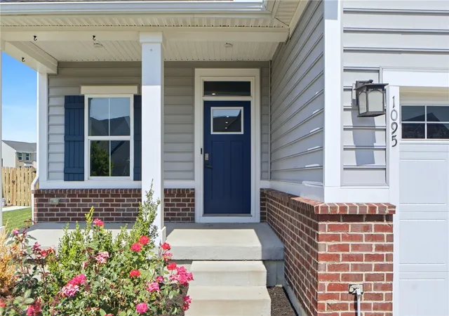 Photo 2 of Single family home for sale at 1095 Baywood Dr, Fairborn, OH 45324 | MLS# 967447 | Listing updated on 2026-10-04