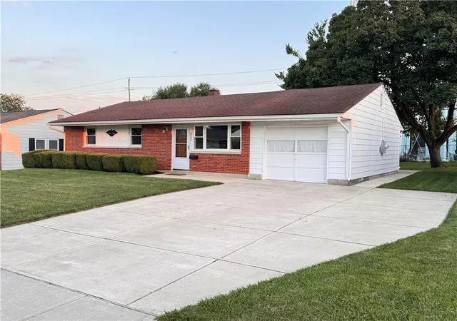 Photo 2 of Single family home for sale at 422 Buttercup Ave, Vandalia, OH 45377 | MLS# 967592 | Listing updated on 2026-09-12