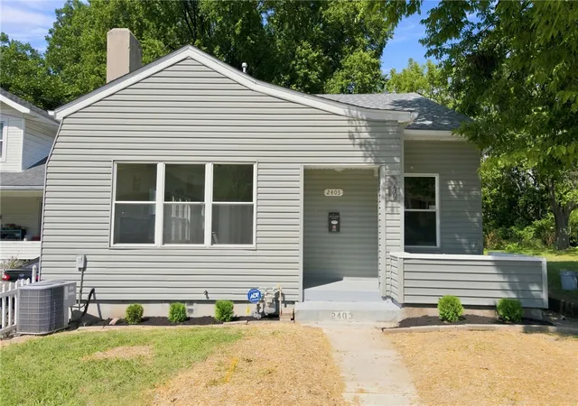 Photo 4 of Single family home for sale at 2403 S Sutphin St, Middletown, OH 45044 | MLS# 967608 | Listing updated on 2026-09-23