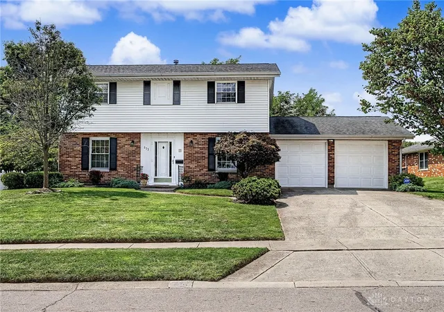 Photo 2 of Single family home for sale at 633 Sharon Dr, Fairborn, OH 45324 | MLS# 967577 | Listing updated on 2026-09-11